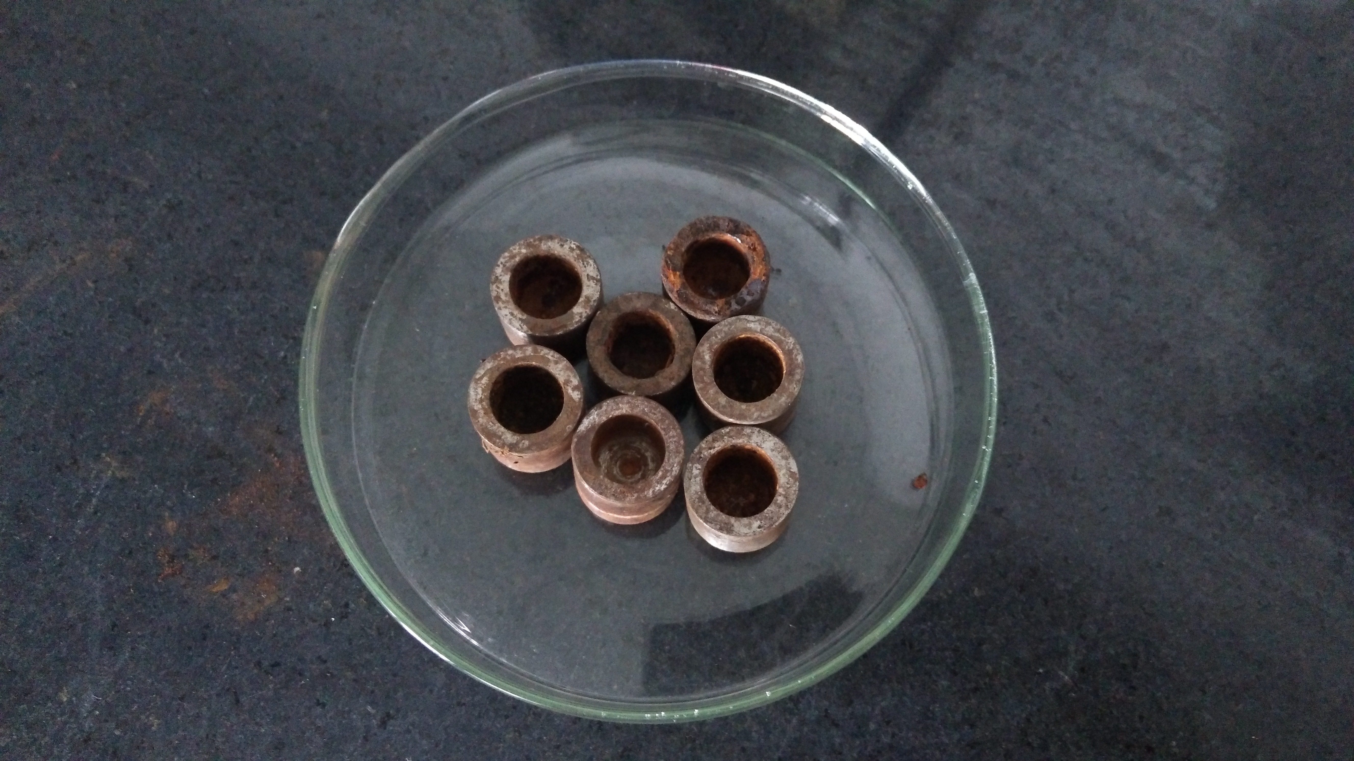 鐵塊除銹前 鐵塊除銹前