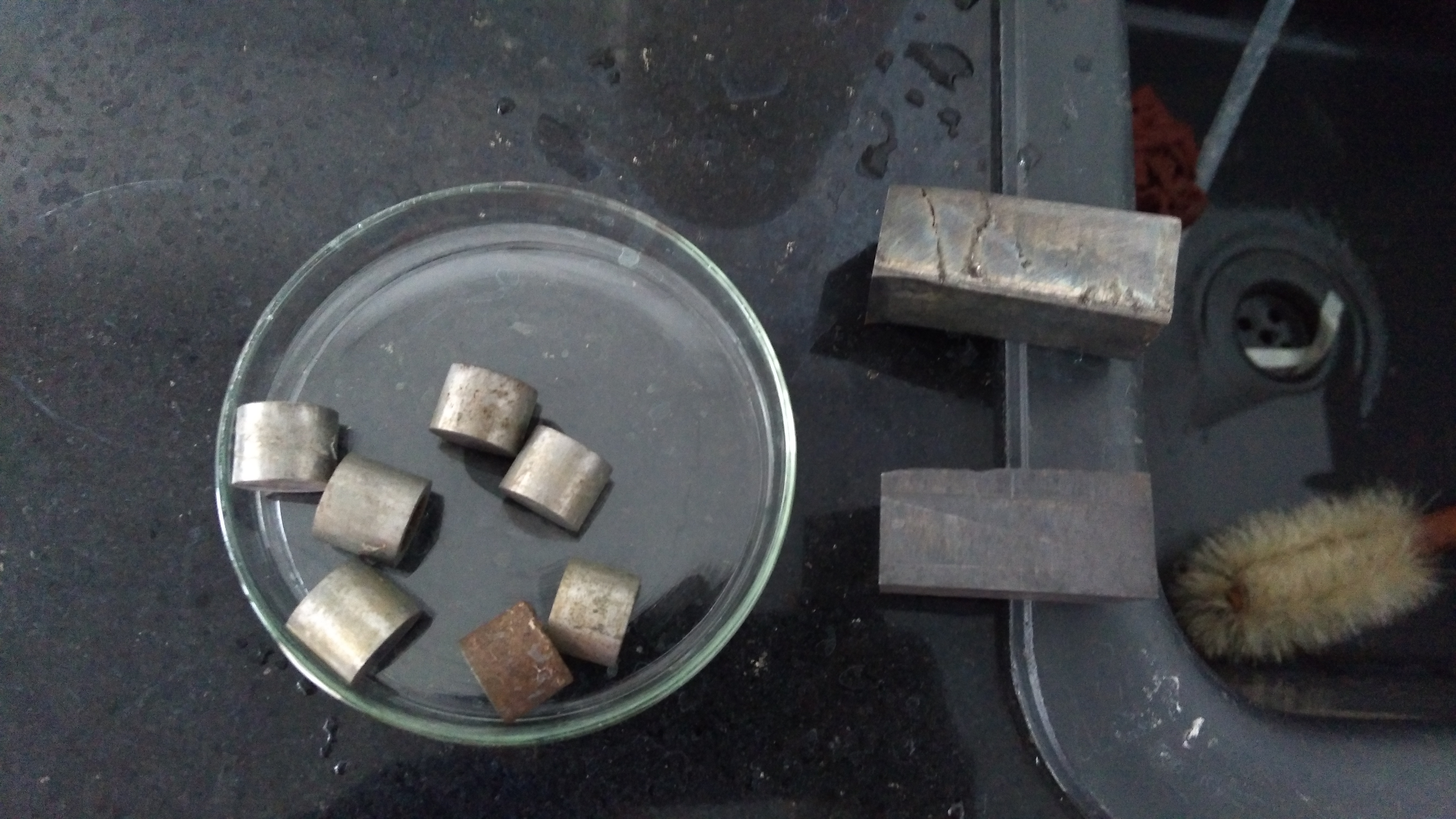 鐵塊除銹后 鐵塊除銹后