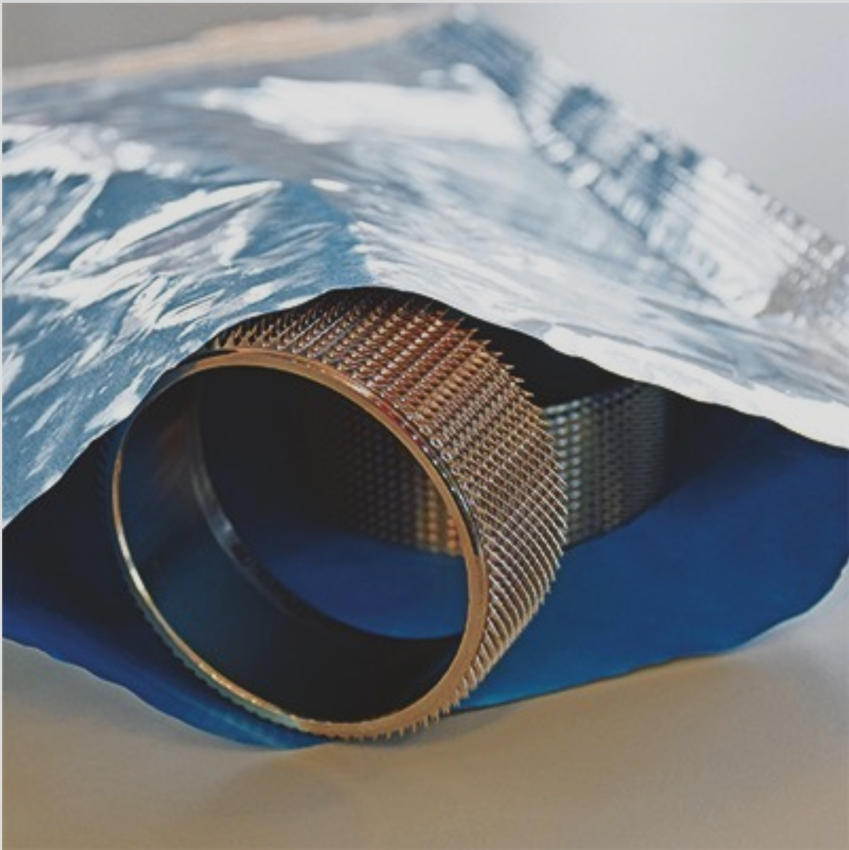 內層覆有防銹膜的鋁箔袋 內層覆有防銹膜的鋁箔袋