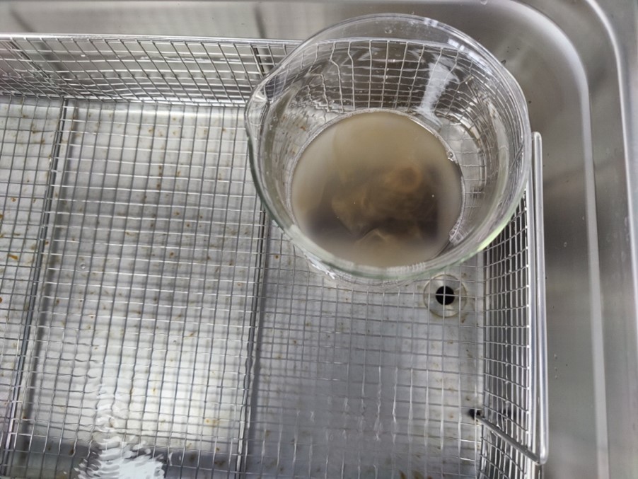 清洗中：配合超聲波清洗機進(jìn)行清洗效果更佳